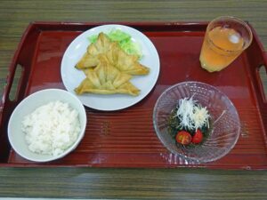 かぶと春巻き・旨味もずく酢・桃色ラッシー