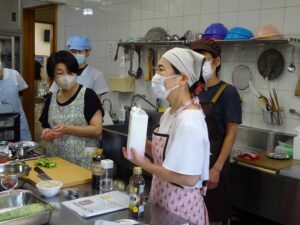 吉田先生の介護関係者への調理講習